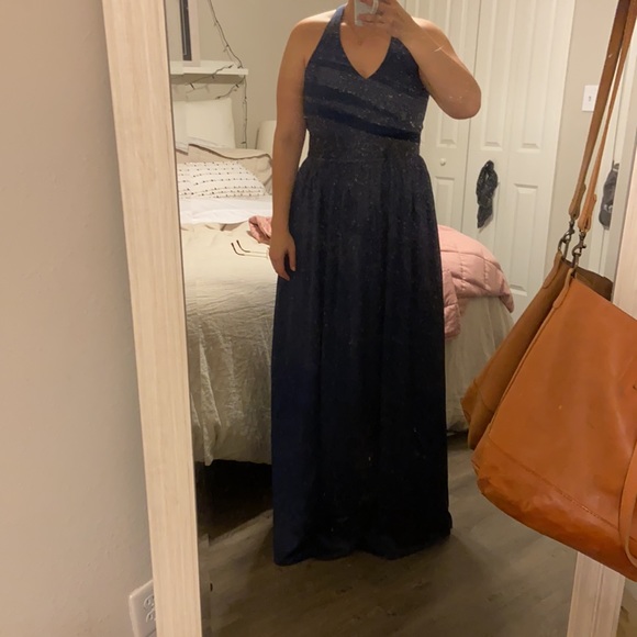 Vera Wang V Neck Halter Gown with Sash Midnight - Picture 4 of 4